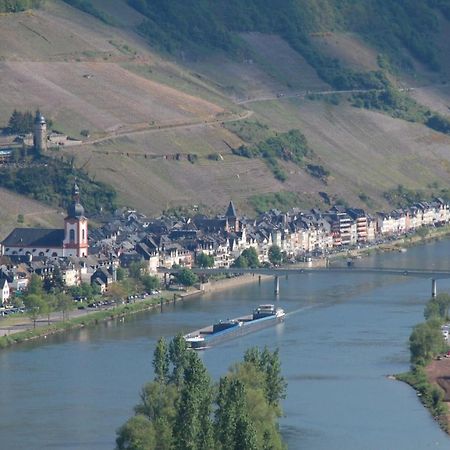 Weingut Helmut Barzen Zell an der Mosel Exterior foto