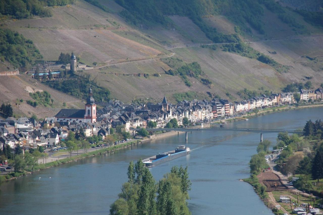 Weingut Helmut Barzen Zell an der Mosel Exterior foto